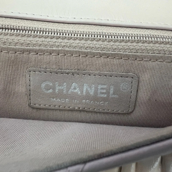 Chanel Quilted Shoulder Bag - Picture 8 of 10